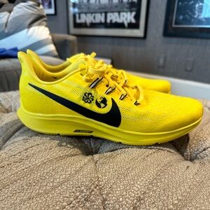 ize 10.5 - Nike Cody Hudson x Air Zoom Pegasus 36 Chrome Yellow